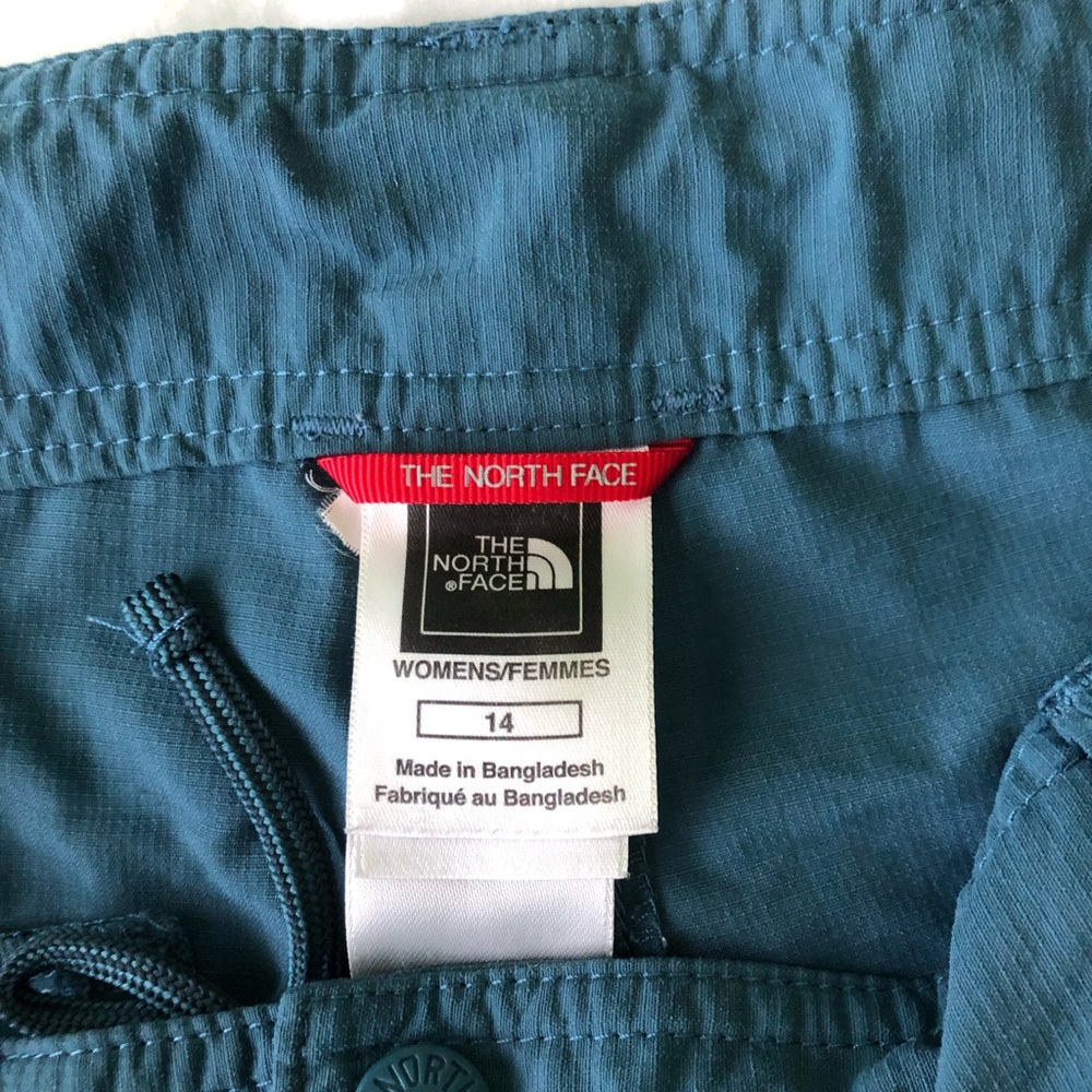 Women’s NorthFace shorts size 14 - Picture 2 of 5